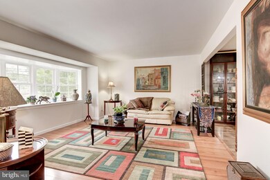 5627 Helmont Dr, Oxon Hill, MD 20745 - photo 4