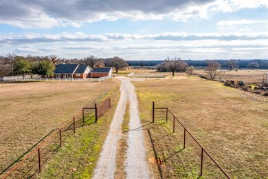520 Thomas Rd, Springtown, TX 76082 - photo 2