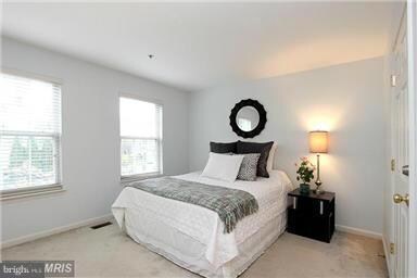 11864 Breton Ct, Reston, VA 20191 - photo 7