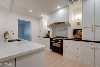 1023 E. Nicolet-24