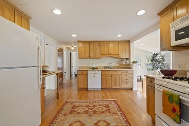 223 Sylvia St, Arlington, MA 02476 - photo 6