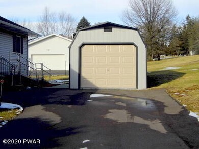 9 Maplewood Terrace, Hawley, PA 18428 - photo 4