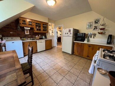 220 School St unit 3, Somerville, MA 02145 - photo 2