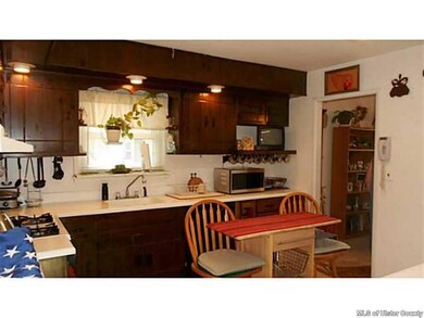 28 Fleetwood Dr, Newburgh, NY 12550 - photo 3