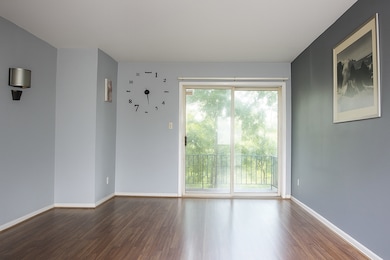 8856 Northshore Dr unit 2C, Des Plaines, IL 60016 - photo 3