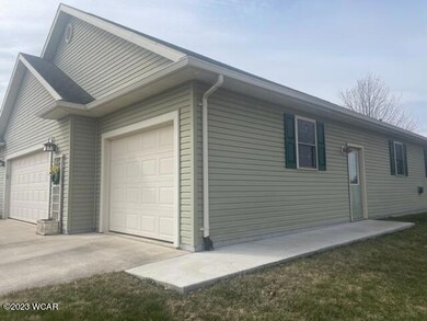 1517 Springfield Ave, Wapakoneta, OH 45895 - photo 3