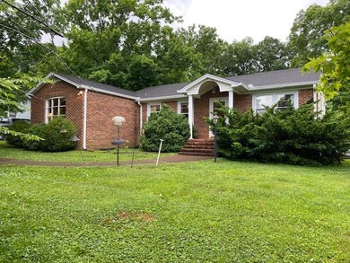 108 Sycamore Dr, Shelbyville, TN 37160 - photo 2