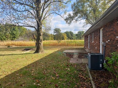 10222 E Us Highway 40, Effingham, IL 62401 - photo 3