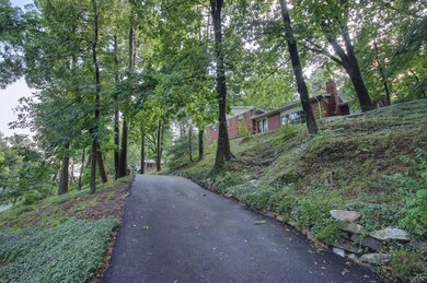 219 Forest Dr, Nazareth, PA 18064 - photo 3