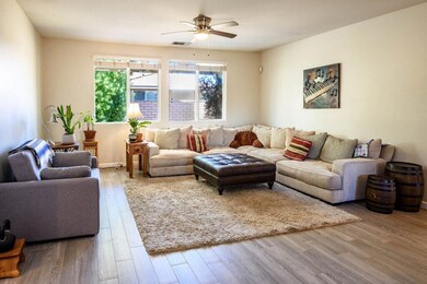 Edinburgh 37805 - 5.jpg-SMALL