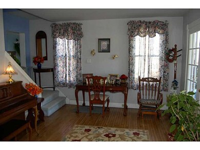 Entry/Foyer.