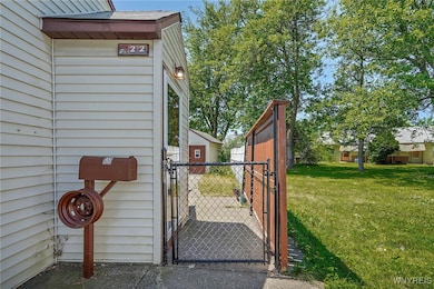 22 Idlebrook Dr, Buffalo, NY 14225 - photo 4