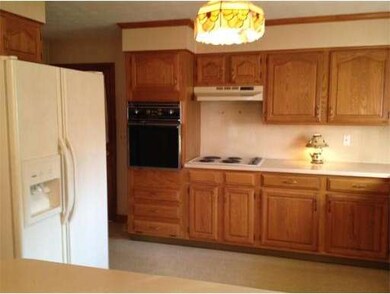 25 Hafey St, Chicopee, MA 01013 - photo 4