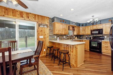 7-DiningRoom