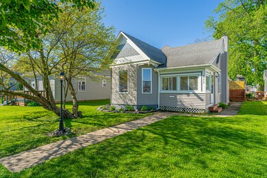 611 Decatur St, Lincoln, IL 62656 - photo 2