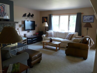 Living Room w/Bose Surround Sound