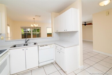 13997 N Forest Oak Cir, Davie, FL 33325 - photo 7