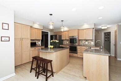 933 Doral Dr, Bartlett, IL 60103 - photo 5