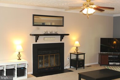 15072 Holleyside Dr, Dumfries, VA 22025 - photo 6