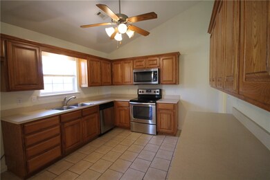 29 Lyndhurst Dr, Bella Vista, AR 72714 - photo 3