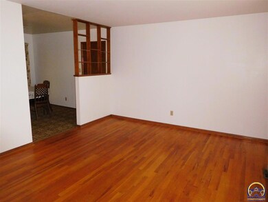 214 SW 40th Terrace, Topeka, KS 66609 - photo 3