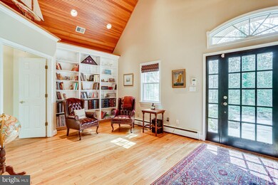 7905 Deepwell Dr, Bethesda, MD 20817 - photo 5