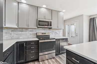 808 Pershing St, Donnellson, IA 52625 - photo 5