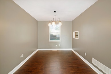 6413 Deer Ridge Ln, Columbus, OH 43229 - photo 7