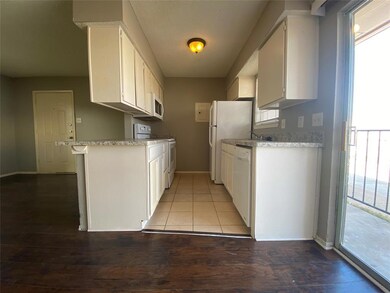 8022 Cambridge Cir unit A, White Settlement, TX 76108 - photo 6