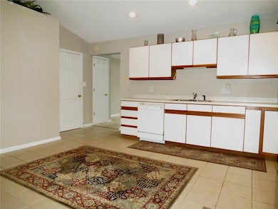 6023 E Pioneer Place, Columbus, IN 47203 - photo 7