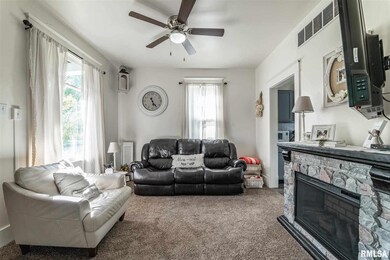 920 Pulaski St, Lincoln, IL 62656 - photo 4