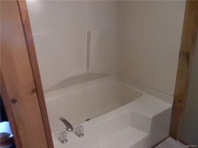 Large tub in Master bath