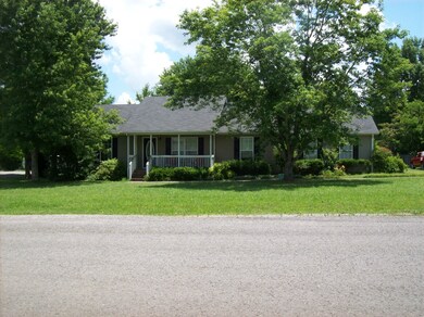 201 Warren Cir, Shelbyville, TN 37160 - photo 2