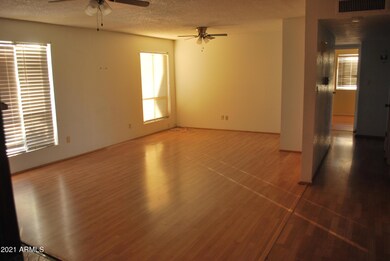 3-LivingRoom