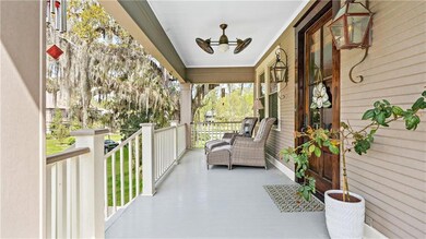Enjoy the lake breeze and and quaint, peaceful set
