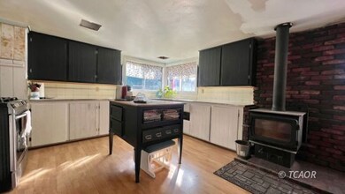 86 Center St, Hayfork, CA 96041 - photo 7