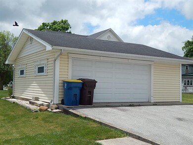 303 E Washington St, Bluffton, IN 46714 - photo 3