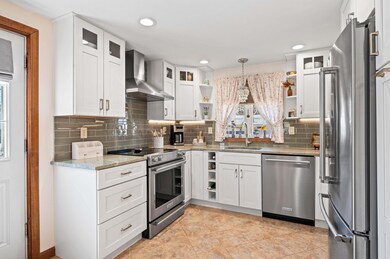 32 Hanson Dr, Topsham, ME 04086 - photo 4