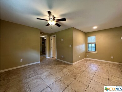 818 W Hopkins St unit A, San Marcos, TX 78666 - photo 4