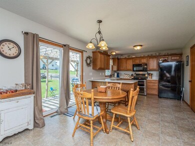 1519 Maple Dr, Adel, IA 50003 - photo 7