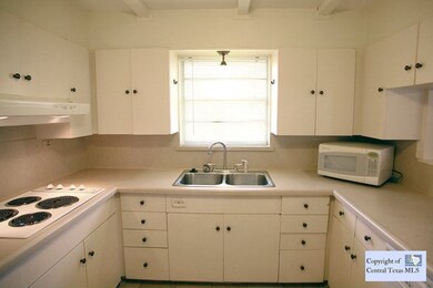 100 Ridgeway Dr, San Marcos, TX 78666 - photo 2