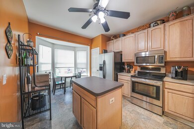 21229 Owls Nest Cir, Germantown, MD 20876 - photo 4