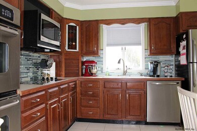 14 Hawthorne Ct, Albany, NY 12211 - photo 5