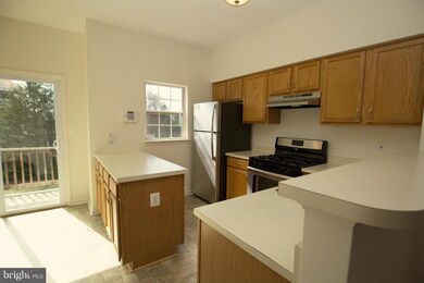 4182 Ashmere Cir, Dumfries, VA 22025 - photo 3