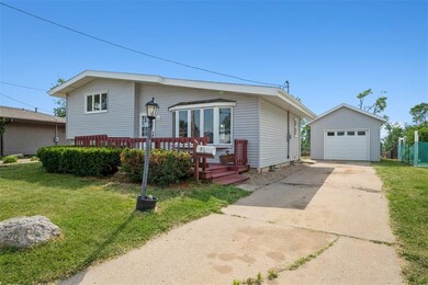 2020 Lauren Dr SW, Cedar Rapids, IA 52404 - photo 2