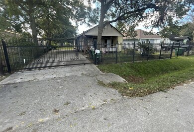 3224 Creston Dr, Houston, TX 77026 - photo 5