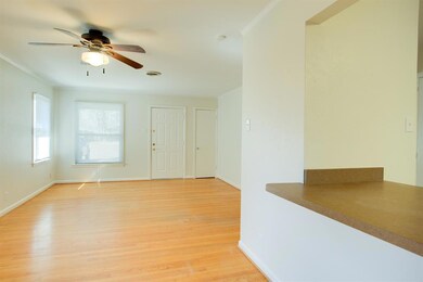 6906 E Mockingbird Ln, Dallas, TX 75214 - photo 3