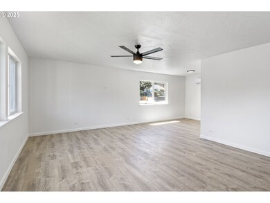 514 E 2nd Ave, Riddle, OR 97469 - photo 4