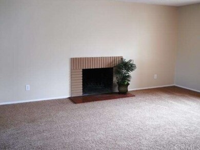 Living room with fireplace 
