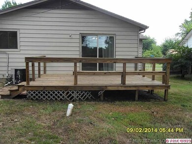 Nice deck with built in setting,